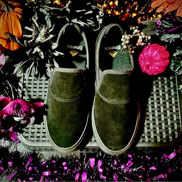 BRAND NEW Emerica. Wino G6 Slip-On (YOUTH) - Picture 3 of 6